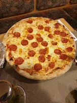 Pizza Mozzarella Mit Italienischer Salami