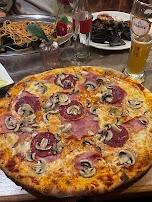 Pizza Vulkano Mit Peperoni